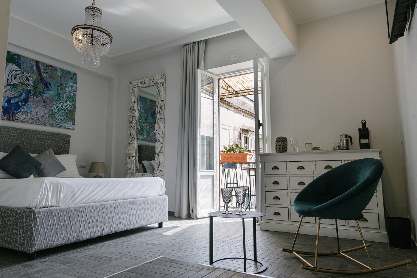 Deluxe_room_exclusive_cover